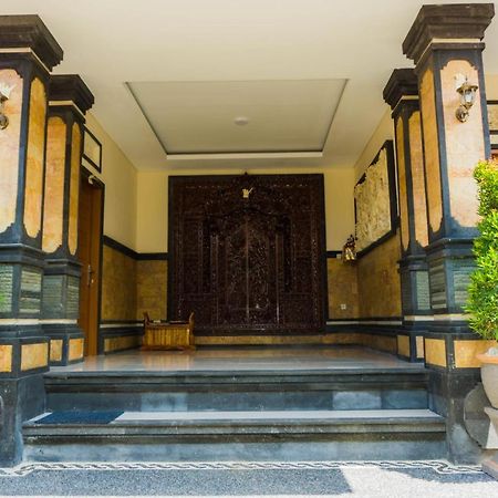 Cakra House Hotel Denpasar  Exterior photo