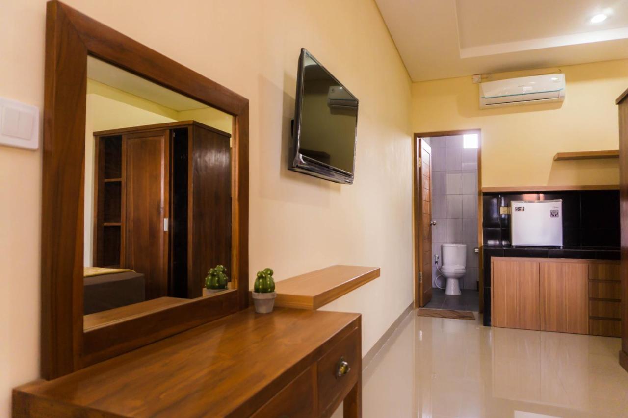 Cakra House Hotel Denpasar  Exterior photo