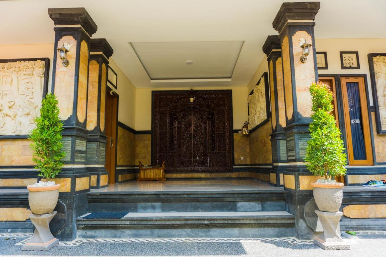 Cakra House Hotel Denpasar  Exterior photo