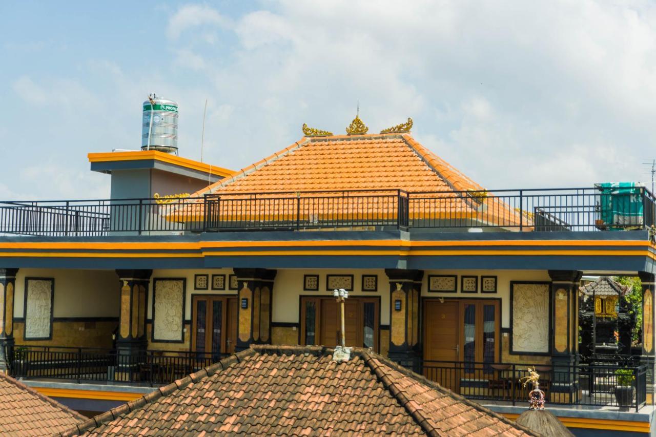 Cakra House Hotel Denpasar  Exterior photo