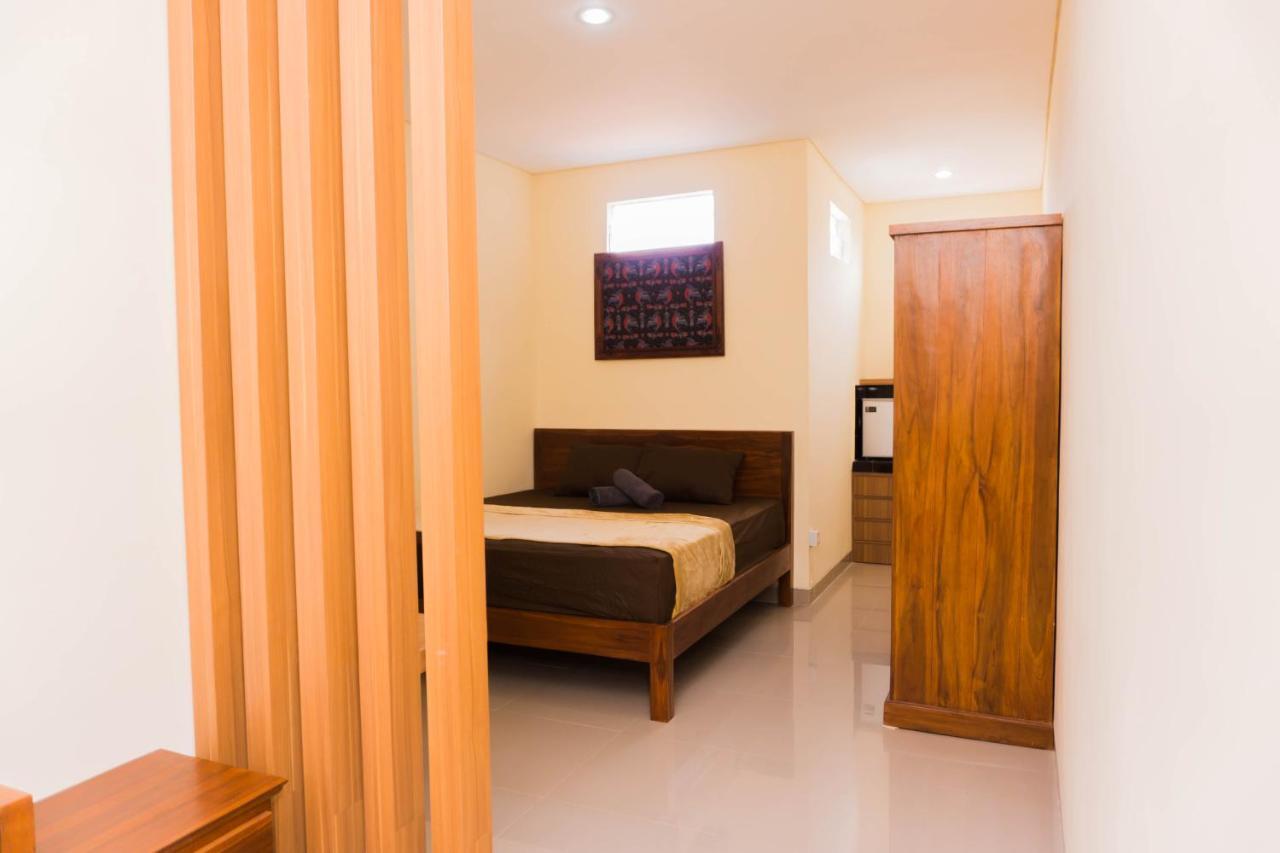 Cakra House Hotel Denpasar  Exterior photo