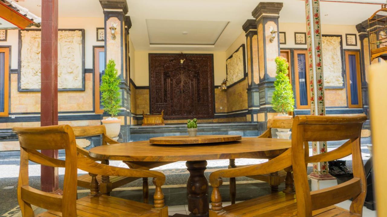 Cakra House Hotel Denpasar  Exterior photo