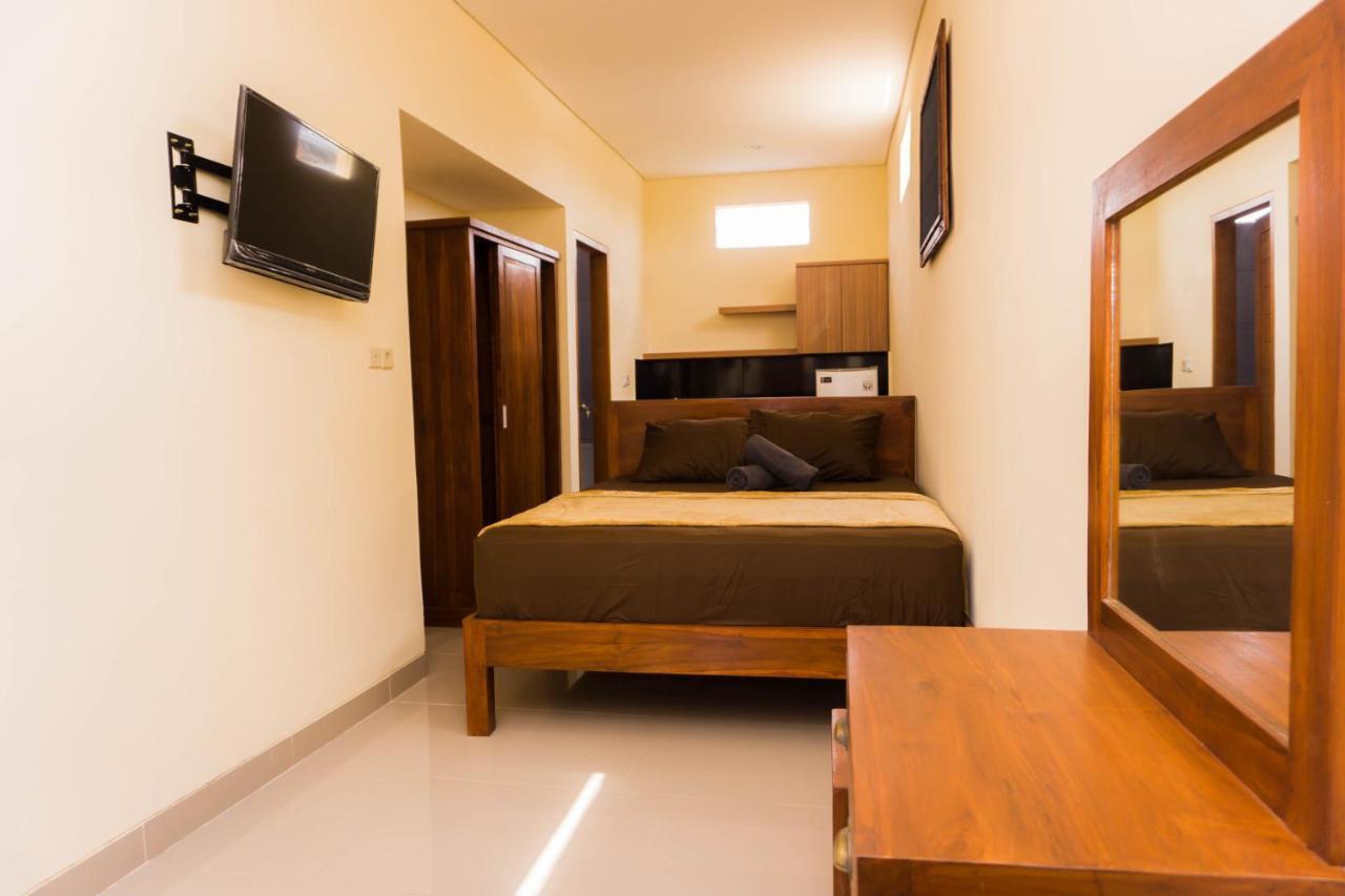 Cakra House Hotel Denpasar  Exterior photo